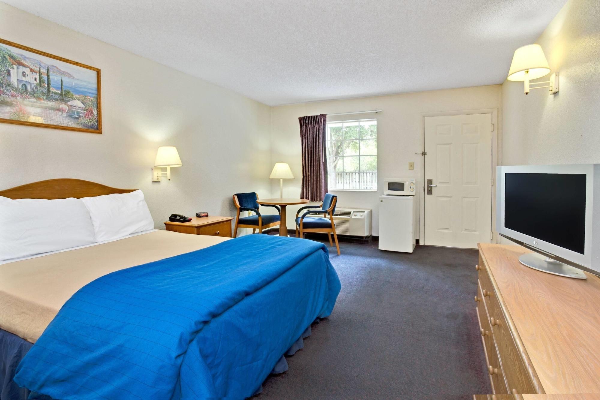 Travelodge By Wyndham I-10 2*