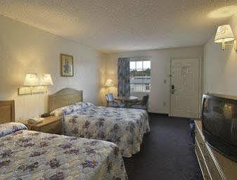Travelodge By Wyndham I-10 2*